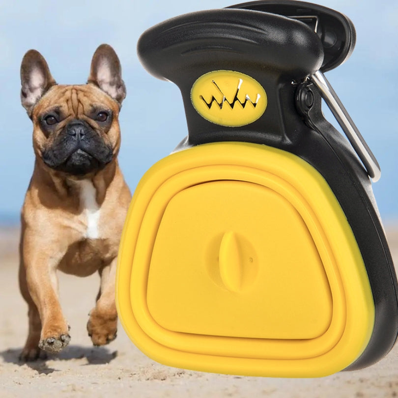 ramasse-crotte chien jaune à la plage