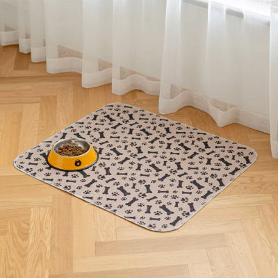 Tapis pour chien Luckyabsorb avec gamelle devant fenêtre