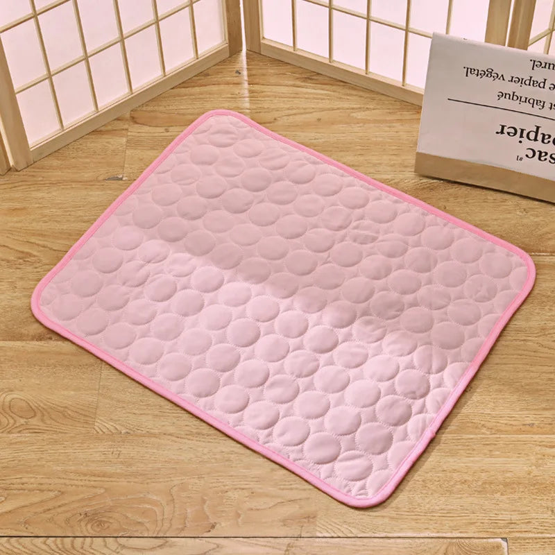 tapis-rafraichissant-chien-Revigore-rose