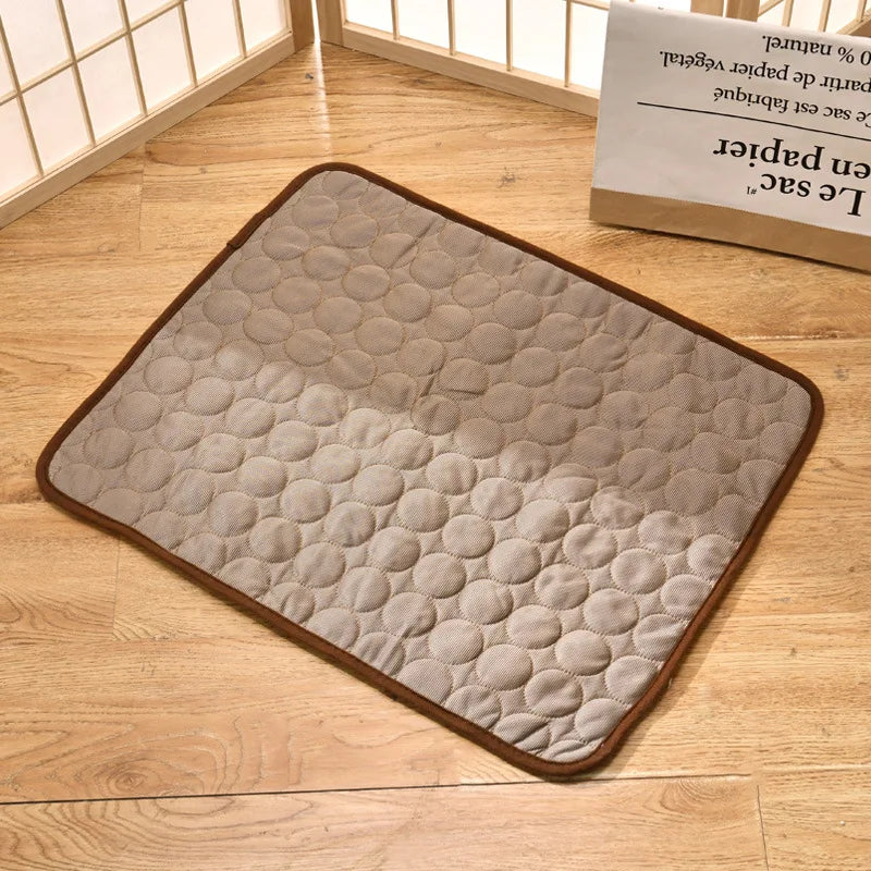 tapis-rafraichissant-chien-Revigore-cafe