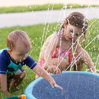 Piscine pour chien Coolpet enfants jouant avec jets d'eau