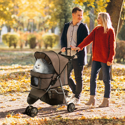 Poussette à chien couple dans un parc en automne